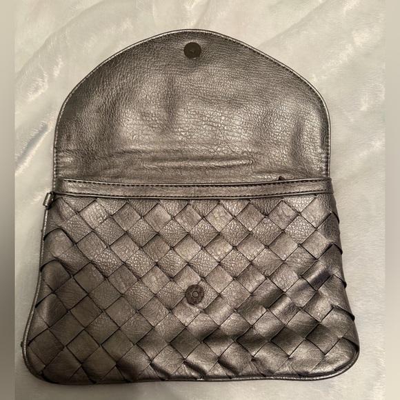 Urban Expression Silver Woven Clutch - Picture 4 of 5